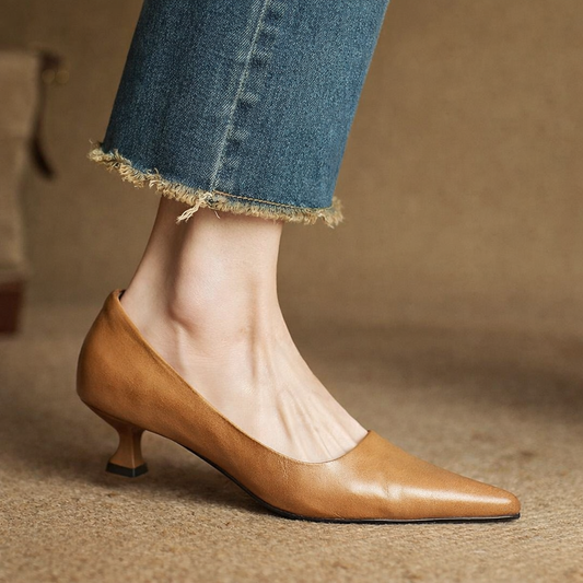 LORÉVA Pointed Toe Kitten Heel Pump