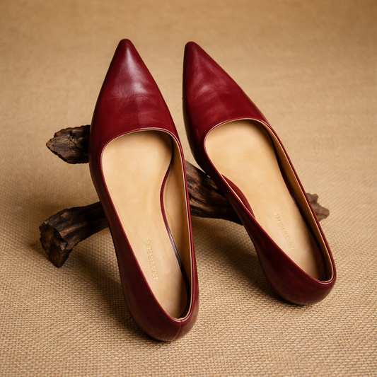 LORÉVA Pointed Toe Kitten Heel Pump