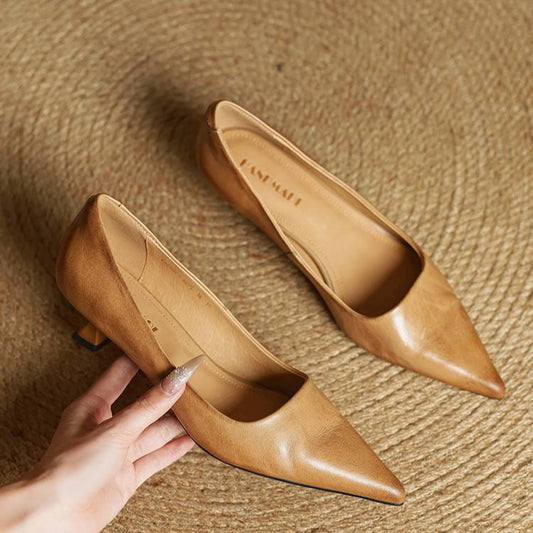 LORÉVA Pointed Toe Kitten Heel Pump
