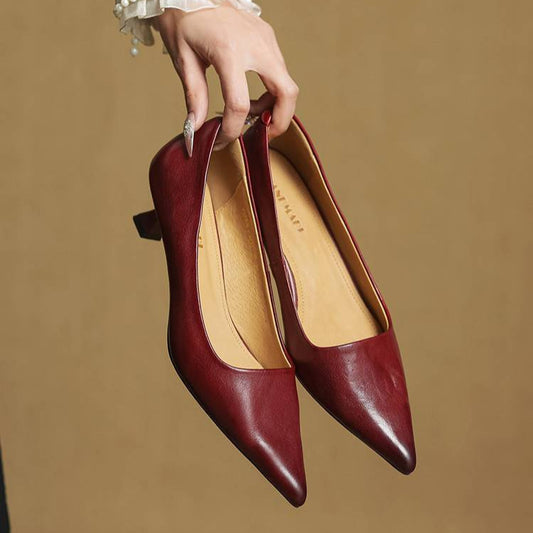 LORÉVA Pointed Toe Kitten Heel Pump