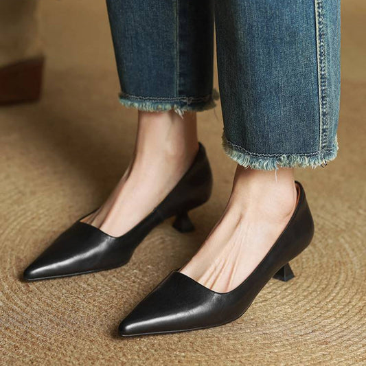 LORÉVA Pointed Toe Kitten Heel Pump