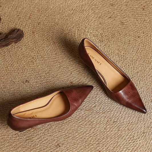 LORÉVA Pointed Toe Kitten Heel Pump