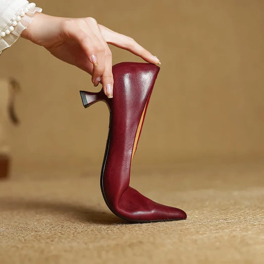 LORÉVA Pointed Toe Kitten Heel Pump