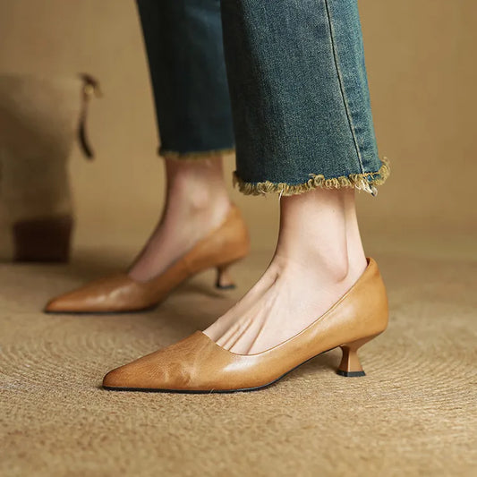 LORÉVA Leather Kitten Heel Pointed Toe Pumps