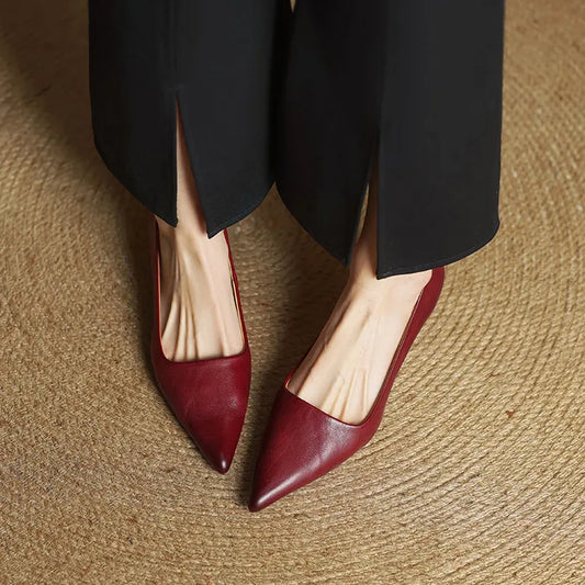 LORÉVA Pointed Toe Kitten Heel Pump