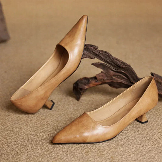 LORÉVA Pointed Toe Kitten Heel Pump