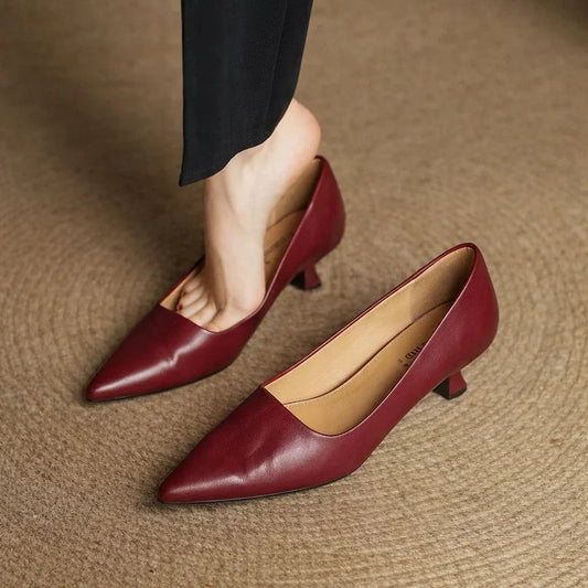 LORÉVA Pointed Toe Kitten Heel Pump