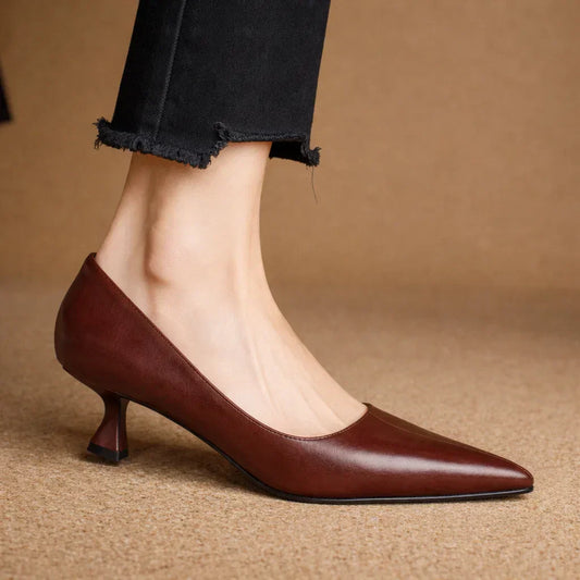 LORÉVA Pointed Toe Kitten Heel Pump