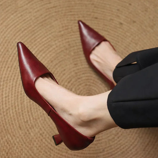 LORÉVA Pointed Toe Kitten Heel Pump