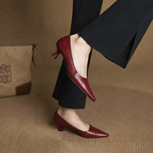 LORÉVA Pointed Toe Kitten Heel Pump